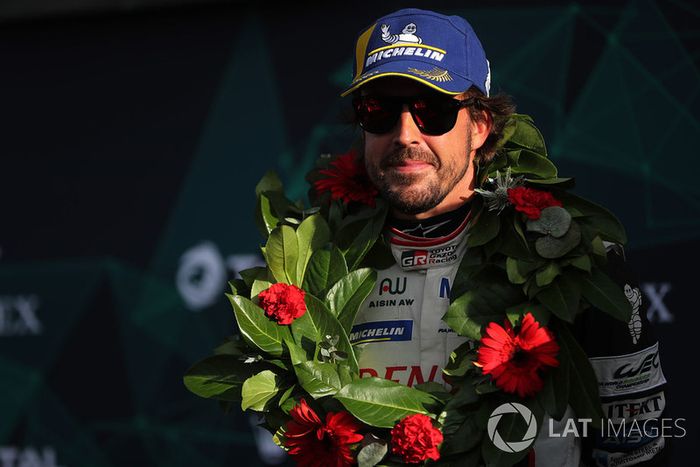 Podio: #8 Toyota Gazoo Racing Toyota TS050: Fernando Alonso 