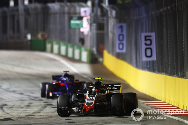 Kevin Magnussen, Haas F1 Team VF-18, Brendon Hartley, Toro Rosso STR13