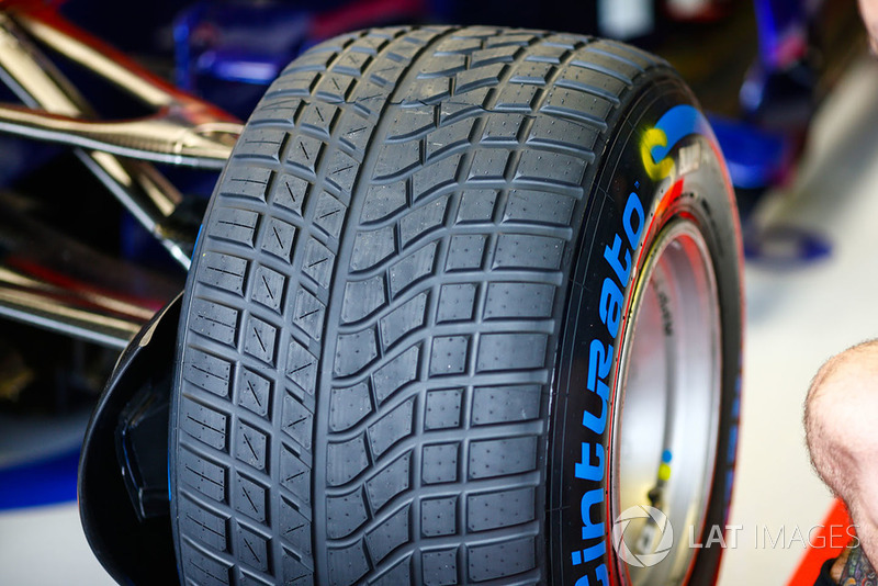 Pierre Gasly, Toro Rosso STR13 lastiği