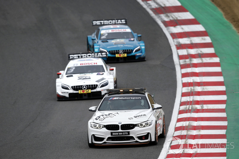 Saftety car on track
