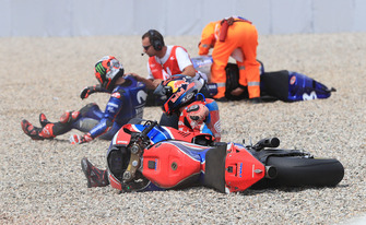 Stefan Bradl, HRC Honda Team, Maverick Viñales, Yamaha Factory Racing crash