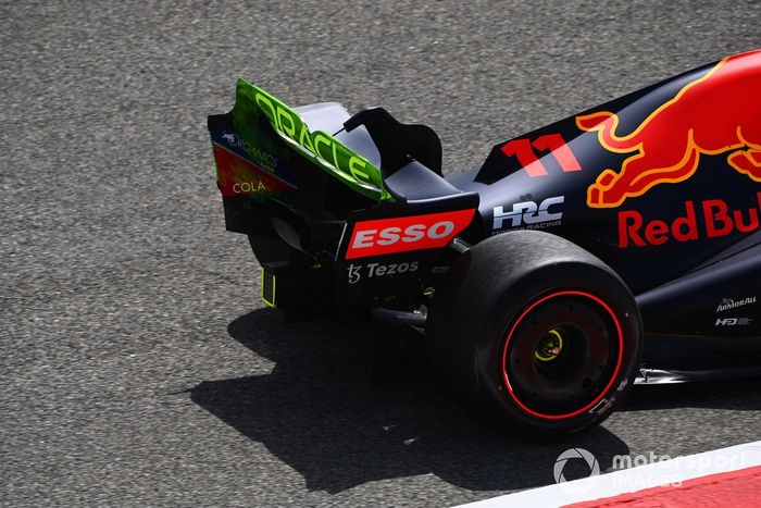 Sergio Pérez, Red Bull Racing RB18, con parafina