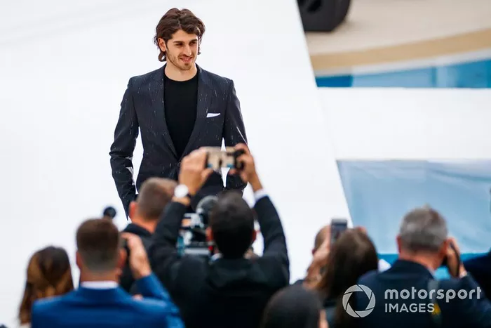 Charles Leclerc, Ferrari, Antonio Giovinazzi, Alfa Romeo Racing C38, alla sfilata di moda