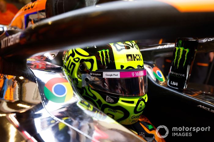 Lando Norris, McLaren F1 Team, en el cockpit