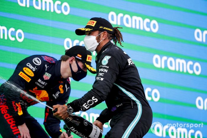 Podio: segundo lugar Max Verstappen, Red Bull Racing, ganador de la carrera Lewis Hamilton, Mercedes