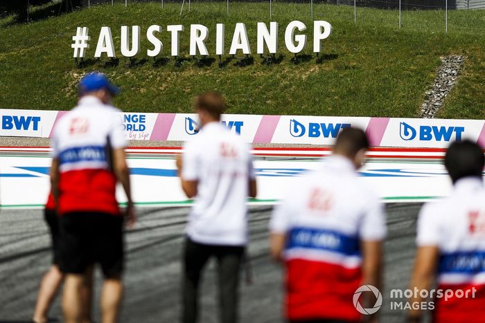 Mick Schumacher, Haas F1, recorre el circuito de Austria