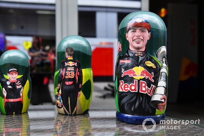Max Verstappen, Red Bull Racing en una matrioska 