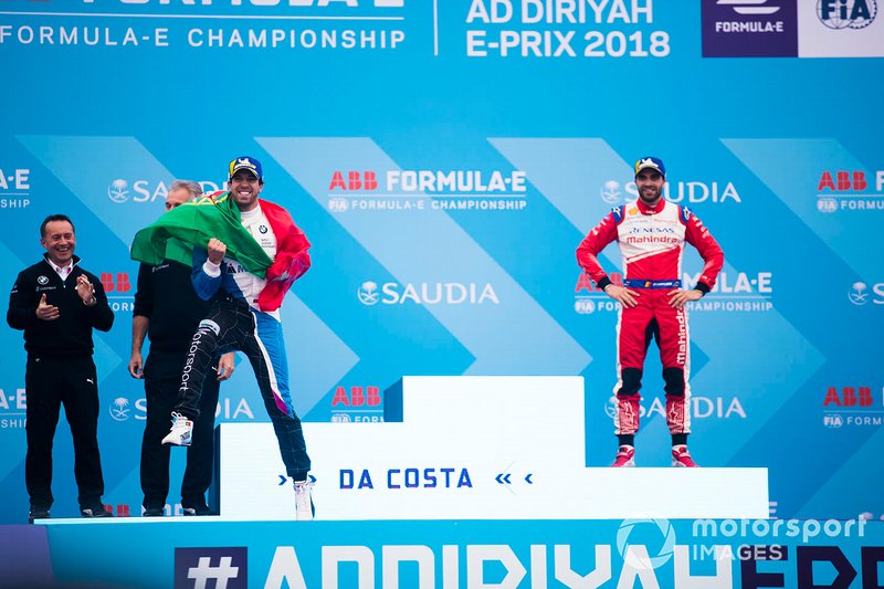 Il vincitore Antonio Felix da Costa, BMW I Andretti Motorsports, salta sul podio