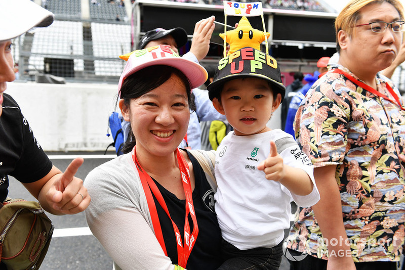 Mercedes AMG F1 fans