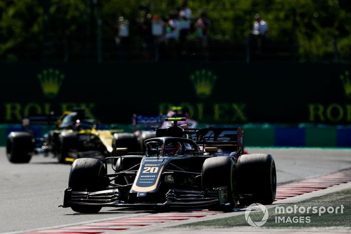 Ricciardo se queja de la defensa de Magnussen