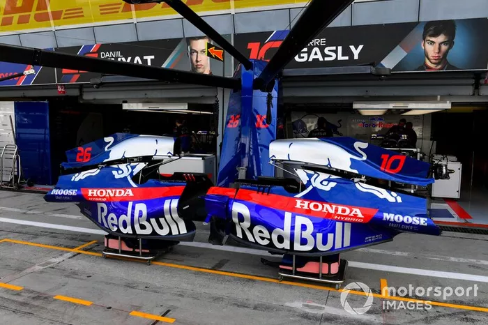 Capas traseiras da Toro Rosso