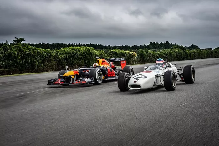 Max Verstappen Red Bull Racing RB8, Takuma Sato, Honda RA272