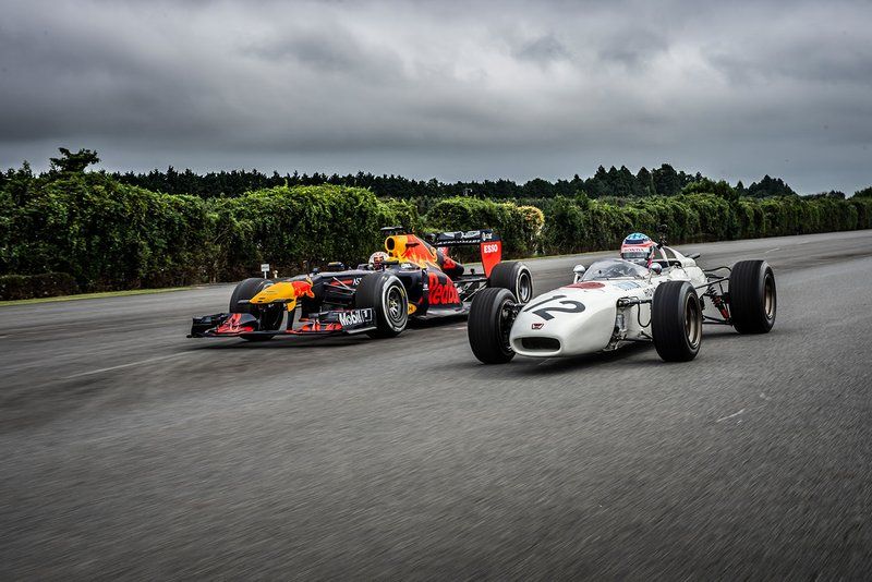 F1日本GP｜クラシックマシンは今より大変？ レッドブルの