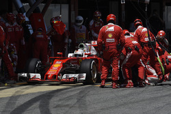 Sebastian Vettel, Ferrari SF16-H maakt een pitstop