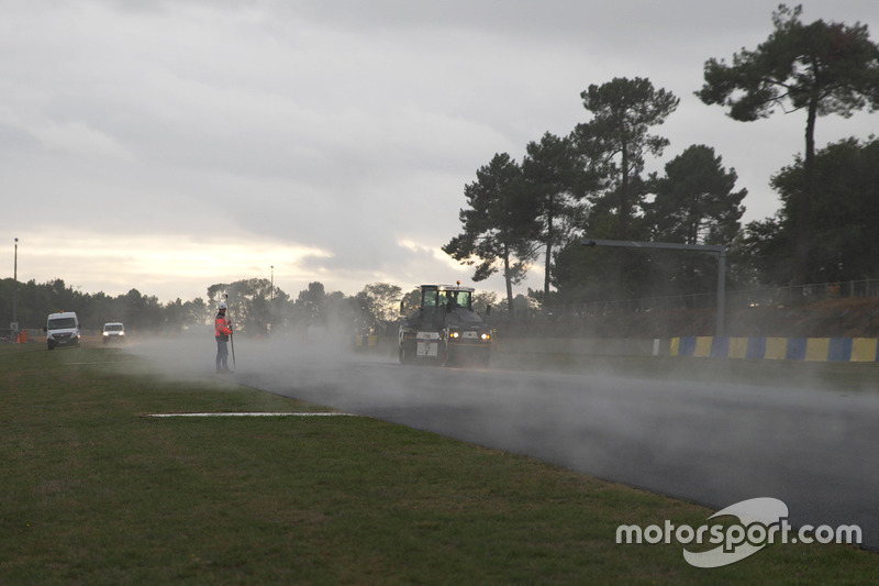 Neuasphaltierung am Bugatti Circuit in Le Mans