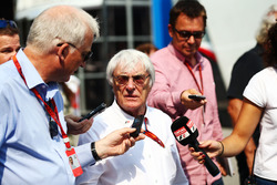 Bernie Ecclestone mit der Presse