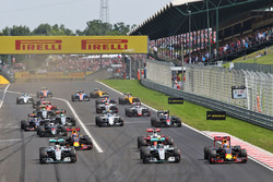 Start: Lewis Hamilton, Mercedes AMG F1; Nico Rosberg, Mercedes AMG F1; Daniel Ricciardo, Red Bull Ra