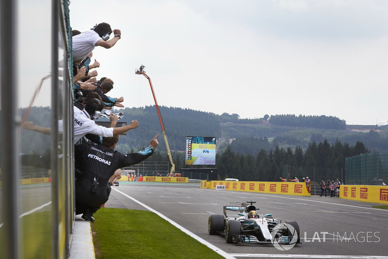 Переможець Льюіс Хемілтон, Mercedes AMG F1 W08