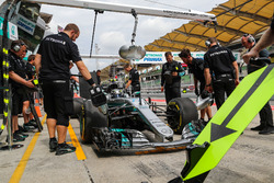 Valtteri Bottas, Mercedes-Benz F1 W08 s'arrête au stand