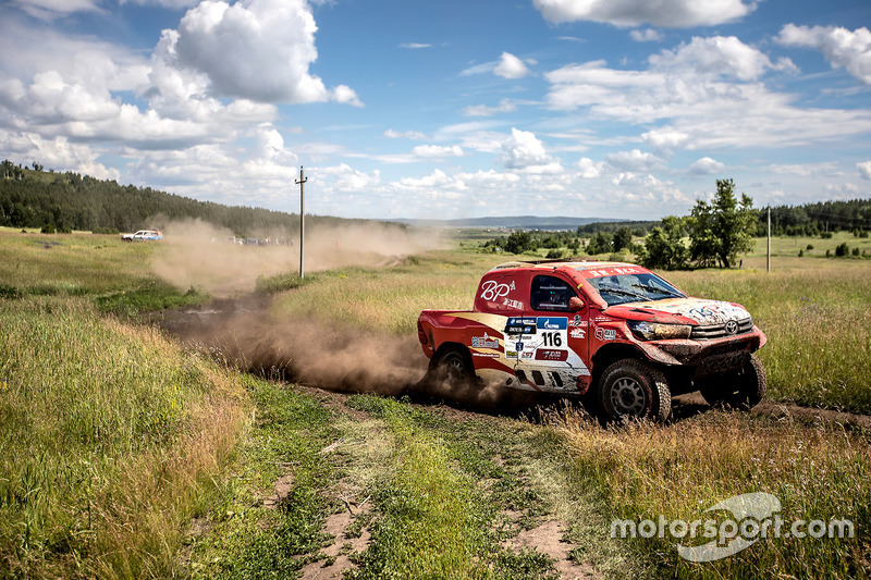 #116 Toyota Hilux : Yong Zhou, Pascal Maimon