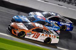 Daniel Suárez, Joe Gibbs Racing Toyota y Aric Almirola, Richard Petty Motorsports Ford