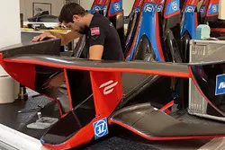 L'officina del Team Venturi