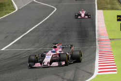 Sergio Perez, Sahara Force India F1 VJM10, Esteban Ocon, Sahara Force India F1 VJM10