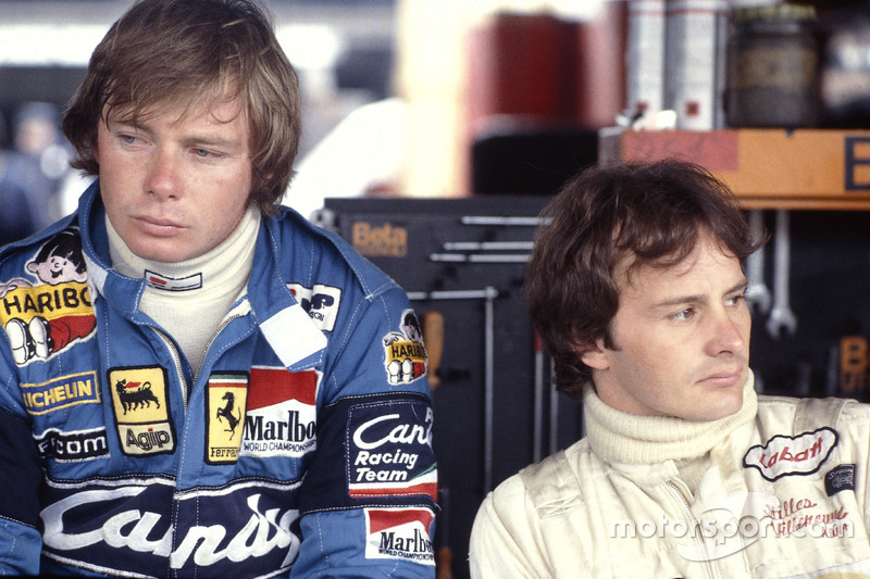 Didier Pironi en Gilles Villeneuve in de garage