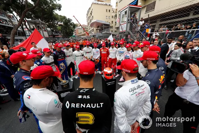 Start öncesi Niki Lauda anısına