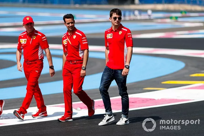 Charles Leclerc, Ferrari, ispeziona il circuito