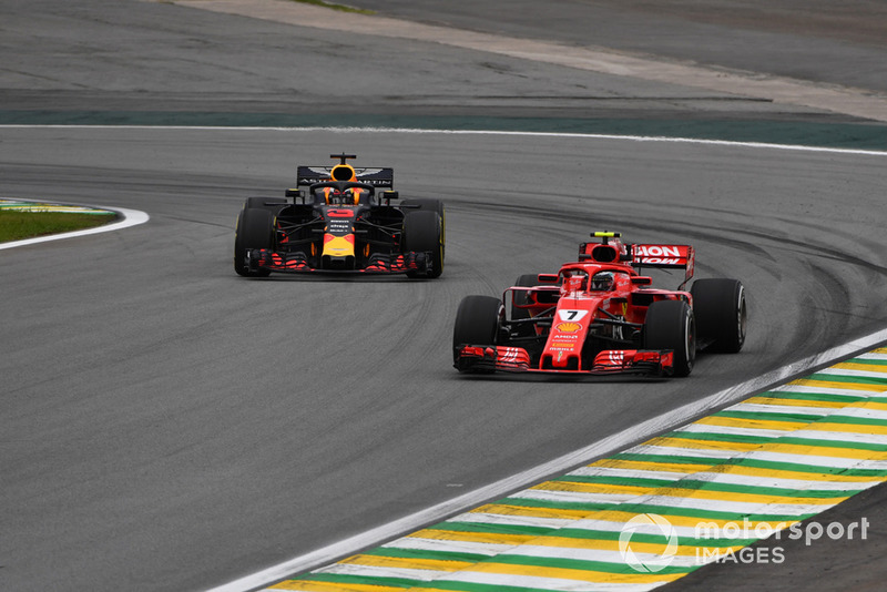 Kimi Raikkonen, Ferrari SF71H e Daniel Ricciardo, Red Bull Racing RB14