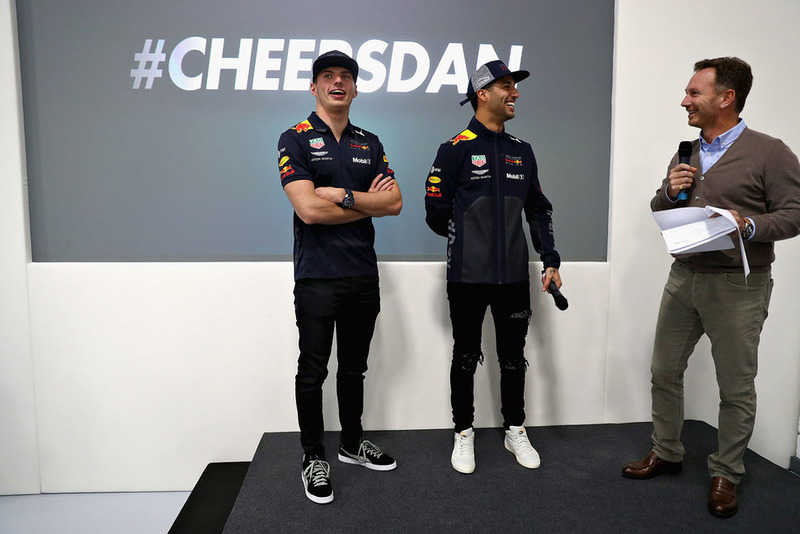 Max Verstappen, Red Bull Racing, Daniel Ricciardo, Red Bull Racing and Red Bull Racing Team Principal Christian Horner talk to the Red Bull Racing team