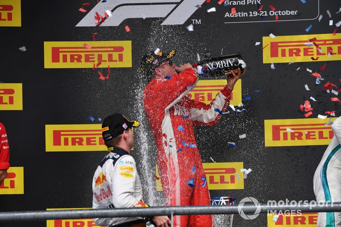 Podio: segundo lugar Max Verstappen, Red Bull Racing, ganador de la carrera Kimi Raikkonen, Ferrari y tercer lugar Lewis Hamilton, Mercedes AMG F1