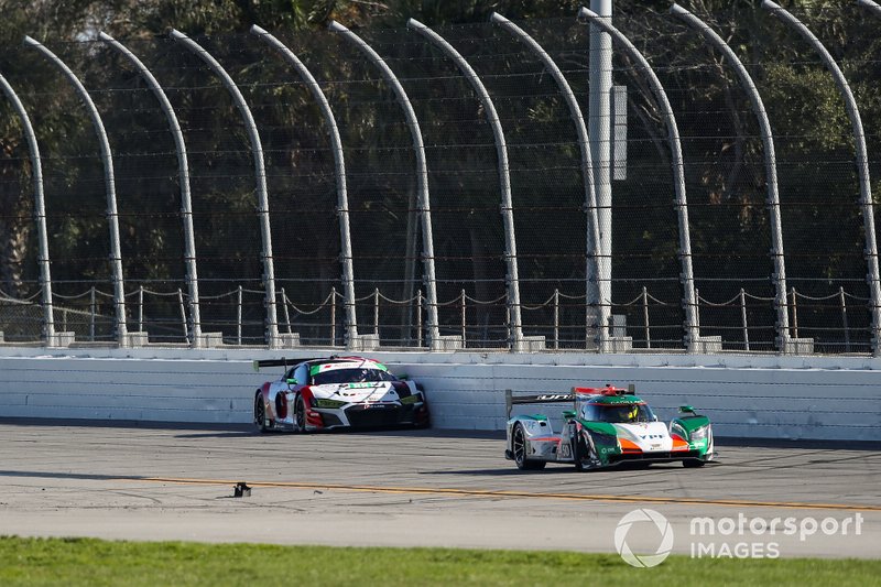 Авария: Уилл Оуэн, Рене Биндер, Агустин Канапино, Кайл Кайзер, Juncos Racing, Cadillac DPi-V.R (№50); Фредерик Вервиш, Кельвин ван дер Линде, Ян Джеймс, Роман де Анджелис, WRT Speedstar Audi Sport, Audi R8 LMS GT3 (№88)