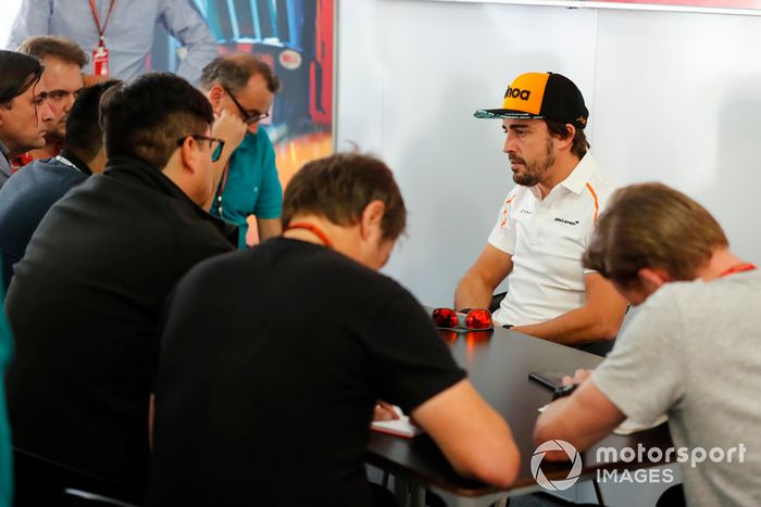 Fernando Alonso, McLaren con los medios