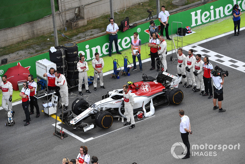 Alfa Romeo Sauber during the National Anthem on the grid 