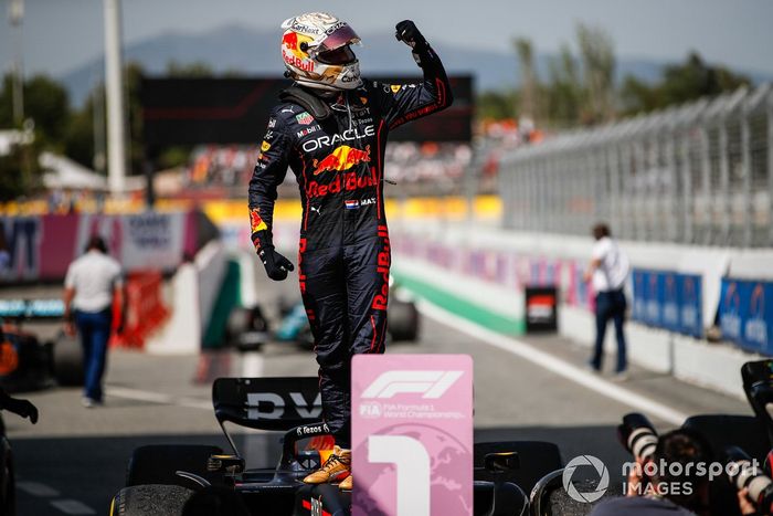 Ganador Max Verstappen, Red Bull Racing, celebra en Parc Ferme

