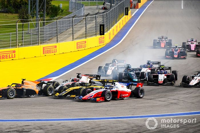 Robert Shwartzman, Prema Racing, Guanyu Zhou, UNI-Virtuosi, Nikita Mazepin, Hitech Grand Prix al inicio