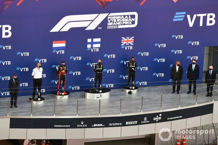 Podio: ganador de la carrera Valtteri Bottas, Mercedes-AMG F1, segundo lugar Max Verstappen, Red Bull Racing, tercer lugar Lewis Hamilton, Mercedes-AMG F1