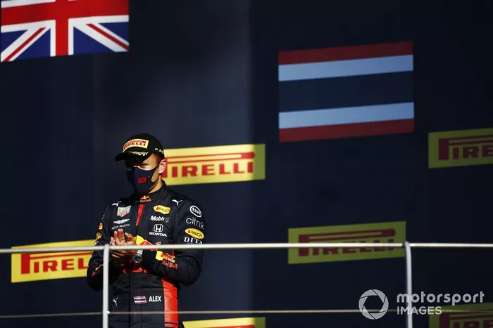 Podio: tercer lugar Alex Albon, Red Bull Racing