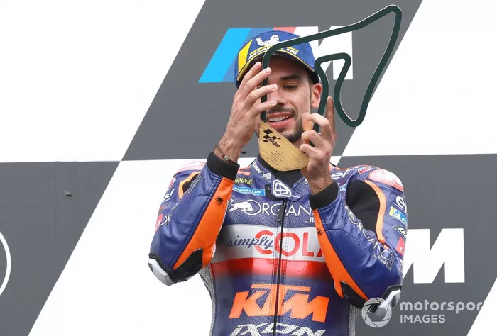 Podio: ganador Miguel Oliveira, Red Bull KTM Tech 3