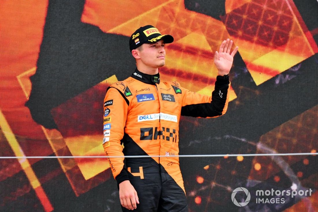Lando Norris, McLaren F1 Team, 2. miejsce, macha z podium