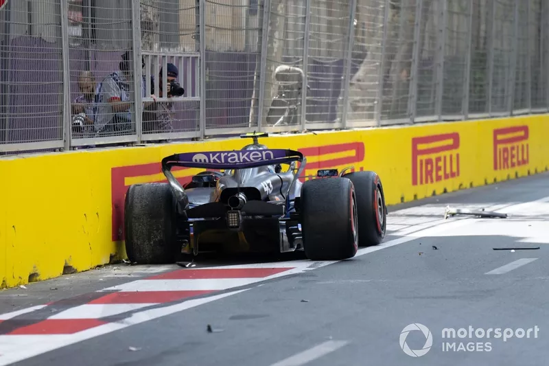 Franco Colapinto, Williams FW46, percute le mur et sort de la FP1