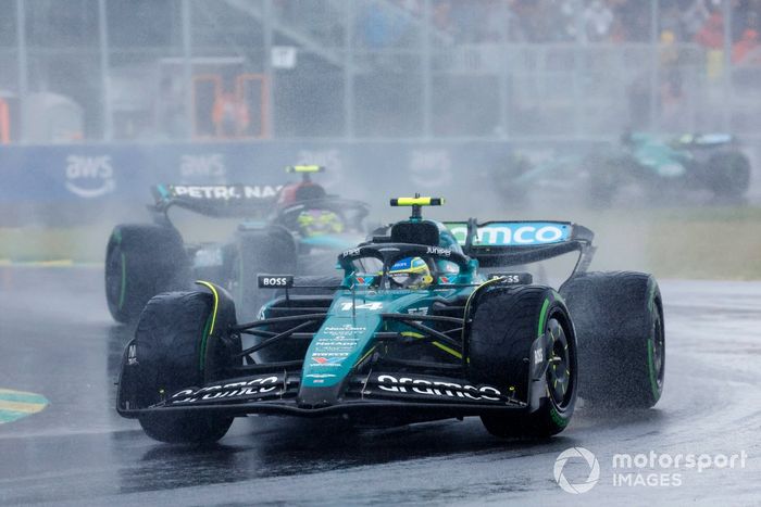 Fernando Alonso, Aston Martin AMR24, Lewis Hamilton, Mercedes F1 W15