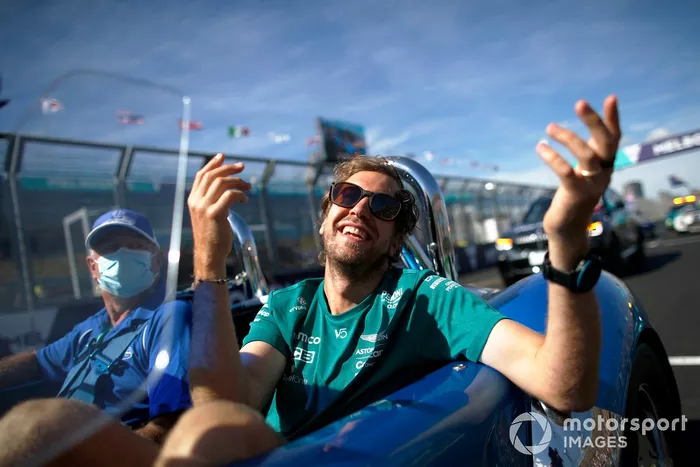Sebastian Vettel, Aston Martin en el AC Cobra