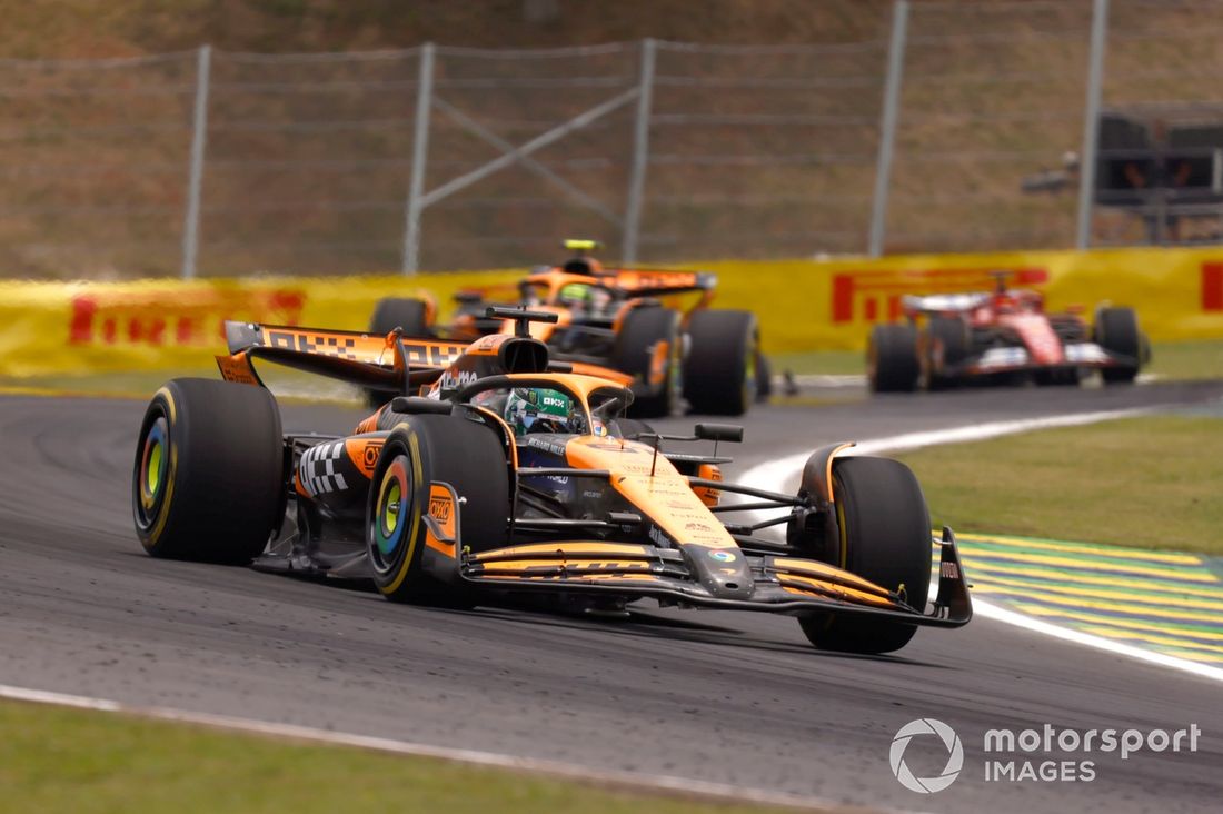 Oscar Piastri, McLaren MCL38, Lando Norris, McLaren MCL38, Charles Leclerc, Ferrari SF-24