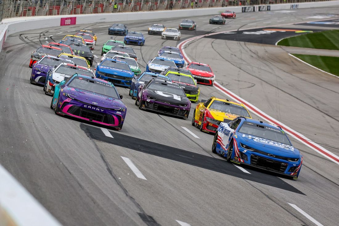 Kyle Larson, Hendrick Motorsports Chevrolet, Bubba Wallace, 23XI Racing Toyota