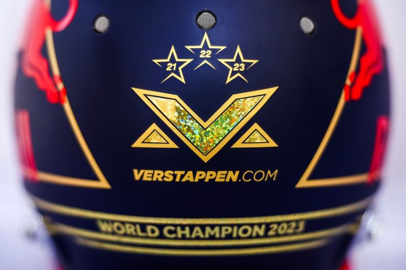 Casco de Max Verstappen, Red Bull Racing tras obtener su tercer campeonato de pilotos