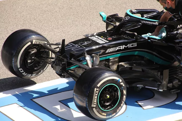 Detalle delantero del Mercedes W12