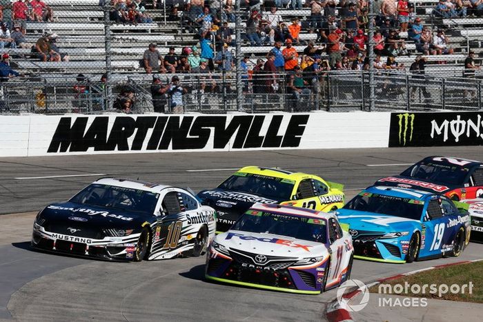 Denny Hamlin, Joe Gibbs Racing, Toyota Camry FedEx Freight, Aric Almirola, Stewart-Haas Racing, Ford Mustang Smithfield